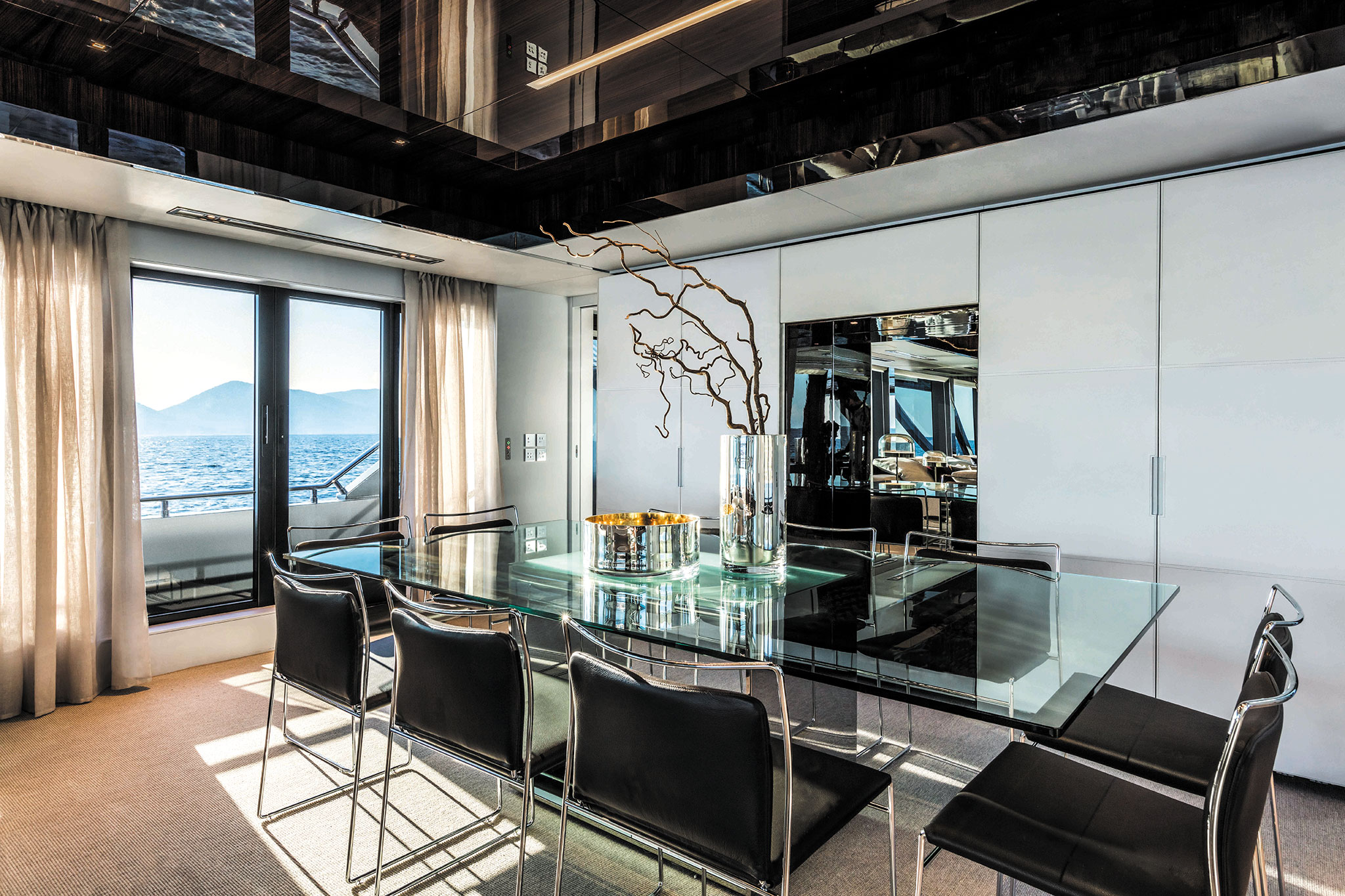 Riva-110-Dolcevita-Yachts-France-171-Interiors-15